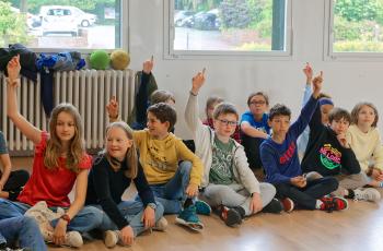 galerie-Remise des calculatrices aux écoliers de CM2